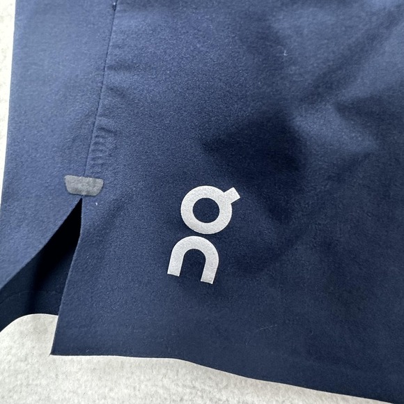 On Running Hybrid Shorts Mens XL Athletic Lightweight Performance Running Gym - Picture 3 of 11